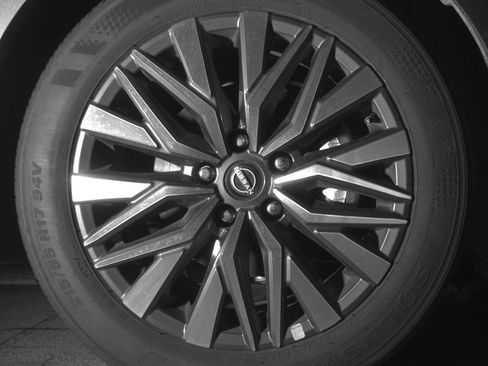 Used 2025 Nissan Altima 2.5 SV FWD image 13