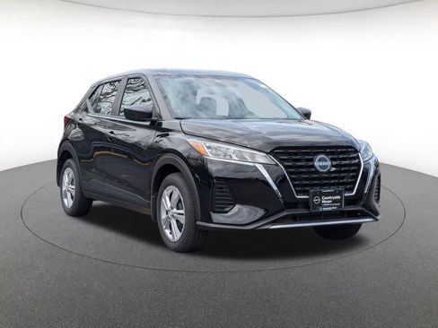 Used 2025 Nissan Kicks Play S FWD image 3
