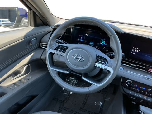 Used 2023 Hyundai Elantra SEL w/ Convenience Package image 11