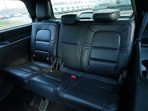 Used 2024 Lincoln Navigator Premiere image 11