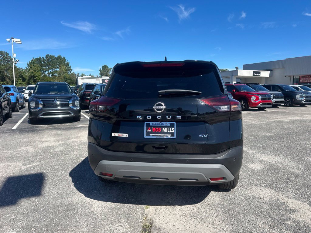 Used 2023 Nissan Rogue SV FWD image 4