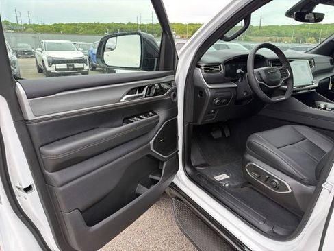 New 2026 Jeep Grand Wagoneer Limited w/ 8-Passenger Seating Package AWD/4WD image 11