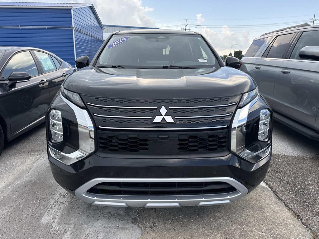 Used 2024 Mitsubishi Outlander SE AWD/4WD image 14