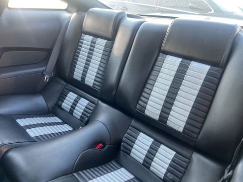 Used 2010 Ford Mustang Shelby GT500 RWD image 9