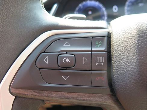 Used 2024 Jeep Grand Cherokee Limited image 18