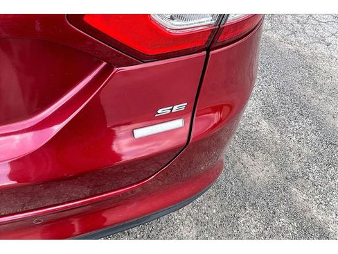 Used 2016 Ford Fusion SE w/ Equipment Group 202A FWD image 10