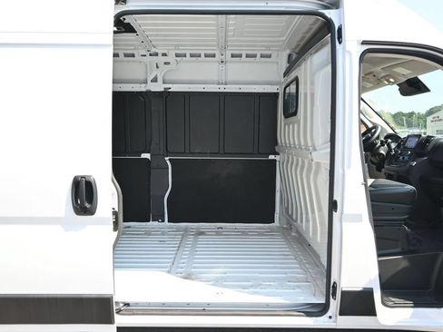 Used 2026 RAM ProMaster 2500 w/ Convenience Group FWD image 13