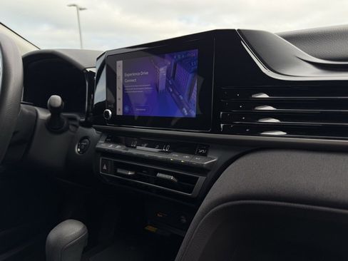 Used 2025 Toyota Camry SE image 31