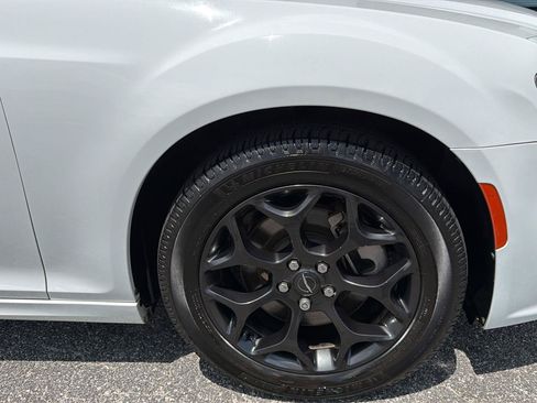 Used 2021 Chrysler 300 Touring L AWD/4WD image 4