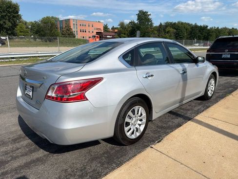 Used 2013 Nissan Altima 2.5 S FWD image 9