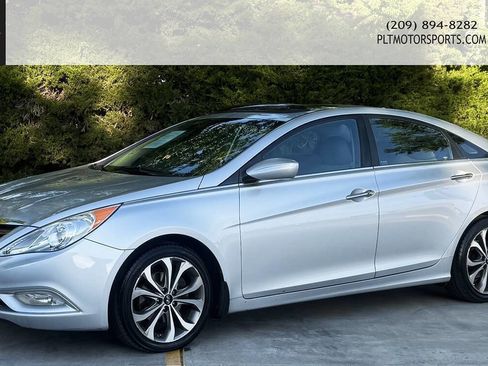 Used 2013 Hyundai Sonata SE w/ Navigation & Sunroof Pkg image 1
