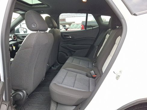 Certified 2025 Chevrolet Trax RS w/ Sunroof Package image 10