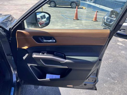 Used 2022 Nissan Pathfinder Platinum w/ Cargo Package image 19