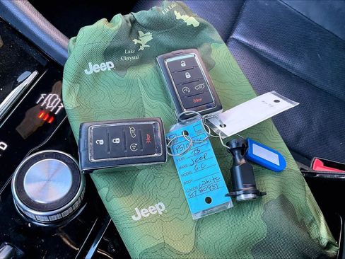 Used 2023 Jeep Grand Cherokee L Overland w/ Advanced Protech Group III image 14