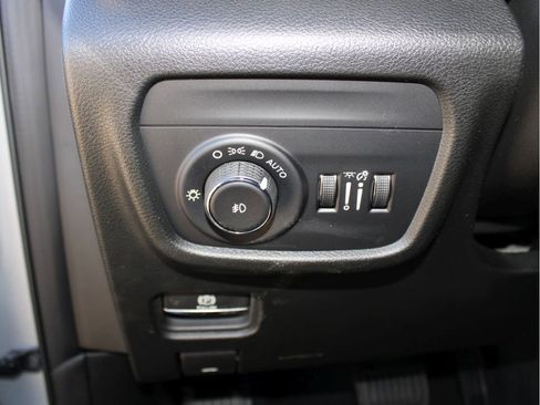 New 2025 Jeep Grand Cherokee Summit image 12