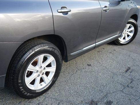 Used 2013 Toyota Highlander Plus FWD image 7