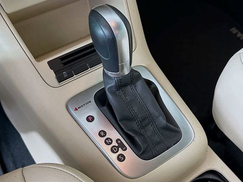 Used 2015 Volkswagen Tiguan SE image 19