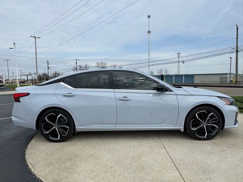 Used 2023 Nissan Altima 2.5 SR image 8