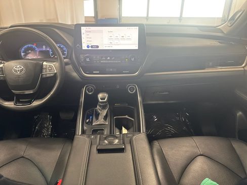 Used 2024 Toyota Grand Highlander AWD image 21