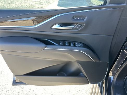 Used 2024 Cadillac Escalade ESV Premium Luxury Platinum image 30