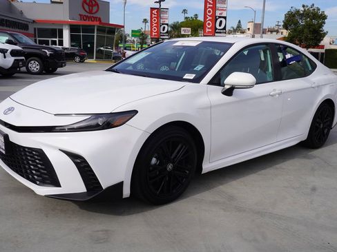 Certified 2025 Toyota Camry SE image 4