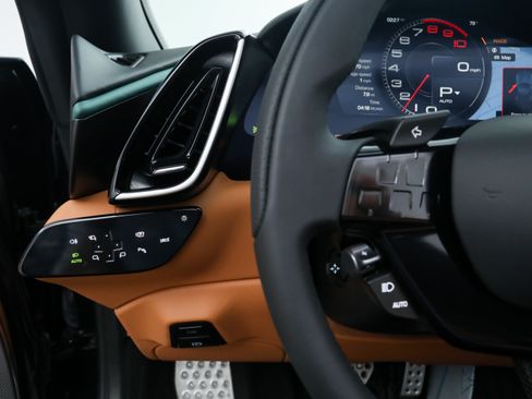 Certified 2025 Ferrari Roma Spider RWD image 31