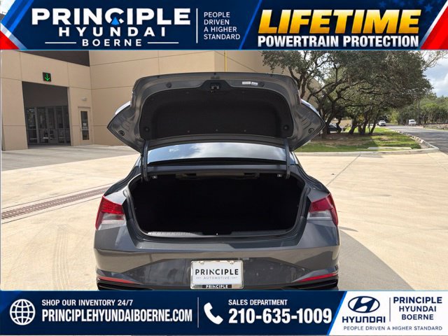 Used 2023 Hyundai Elantra SEL w/ Convenience Package FWD image 4