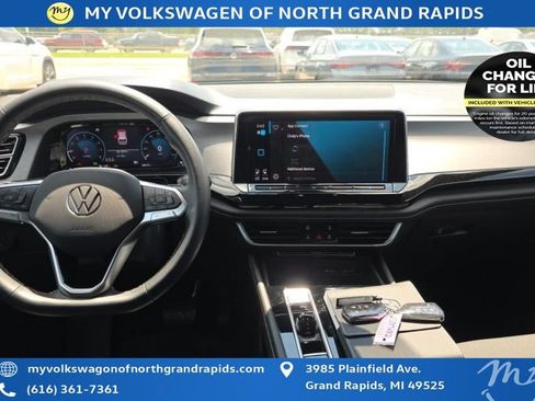 Used 2025 Volkswagen Atlas Cross Sport SE w/ Panoramic Sunroof Package AWD/4WD image 9