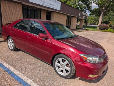 Used 2003 Toyota Camry SE FWD image 2