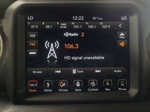 Used 2018 Jeep Wrangler Unlimited Sahara AWD/4WD image 25