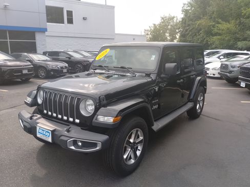 Used 2018 Jeep Wrangler Unlimited Sahara w/ Cold Weather Group image 7