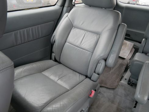 Used 2002 Toyota Sienna XLE image 12