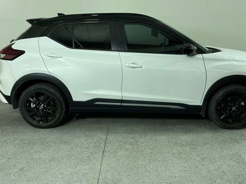 Used 2022 Nissan Kicks SR w/ Premium Package FWD image 2