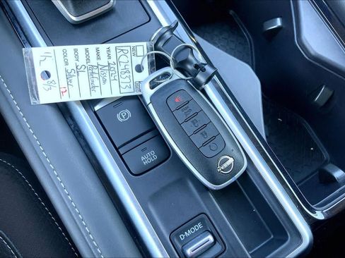 Used 2024 Nissan Pathfinder SL FWD image 15