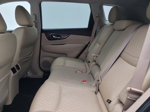 Used 2018 Nissan Rogue SV w/ Premium Package FWD image 18