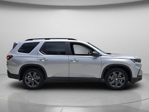Used 2025 Honda Pilot Sport image 5