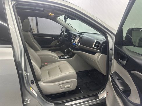 Used 2019 Toyota Highlander Limited Platinum image 15