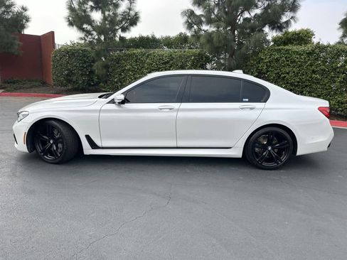 Used 2019 BMW 750i w/ Executive Package image 3