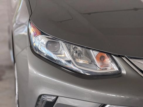 Used 2016 Chevrolet Volt LT w/ Comfort Package FWD image 10