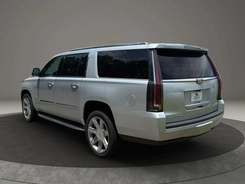 Used 2020 Cadillac Escalade ESV Luxury AWD/4WD image 3