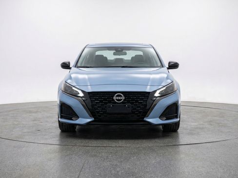 Used 2025 Nissan Altima 2.5 SR image 2