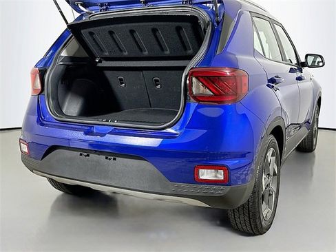 Used 2023 Hyundai Venue Limited image 26