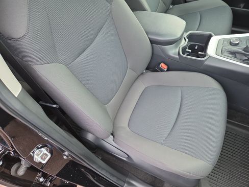 Certified 2025 Toyota RAV4 LE AWD/4WD image 16