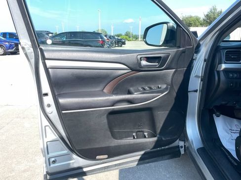 Used 2017 Toyota Highlander XLE AWD/4WD image 20