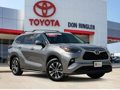 Used 2025 Toyota Highlander XLE