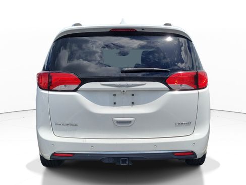 Used 2018 Chrysler Pacifica Limited FWD image 5