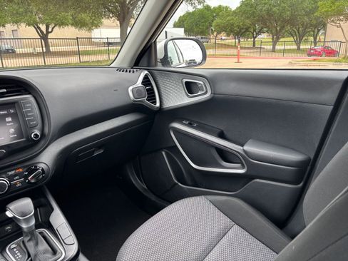 Used 2025 Kia Soul LX w/ LX Technology Package image 38