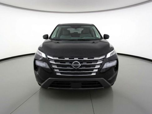 Used 2025 Nissan Rogue SV image 2