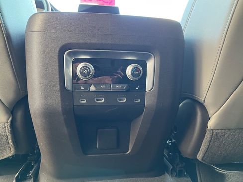 Used 2021 GMC Yukon SLT w/ SLT Luxury Plus Package RWD image 17
