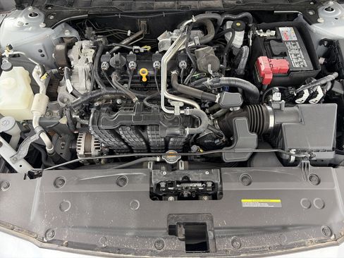 Used 2024 Nissan Altima 2.5 SV FWD image 11